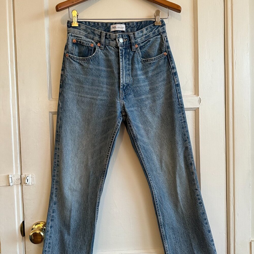 Zara "High Rise TRF Straight Leg Jeans" in Blue, size 4(27), No Stretch. Raw Hem